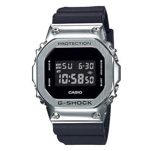 Часы Casio GM-5600-1E в Декатлон